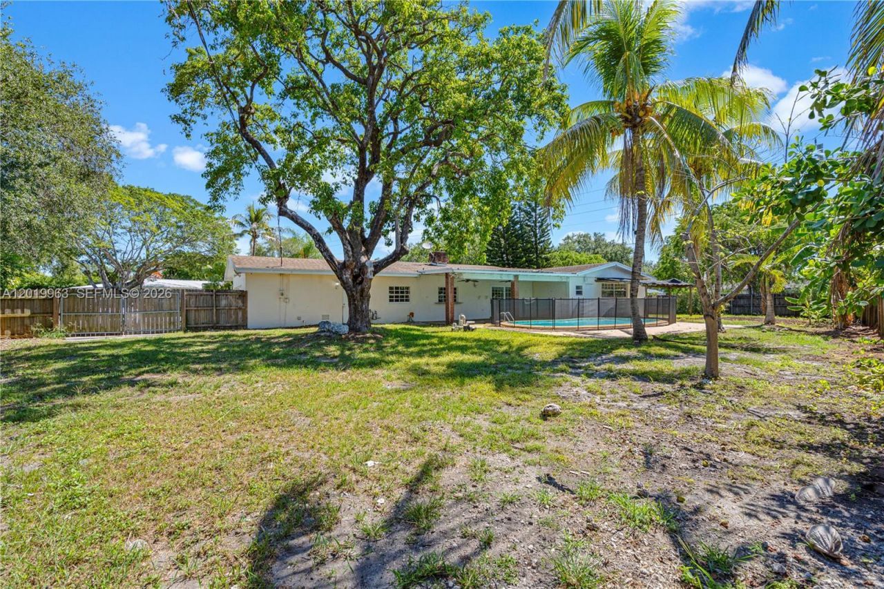 8200 SW 164th St, Palmetto Bay, FL 33157 Photo