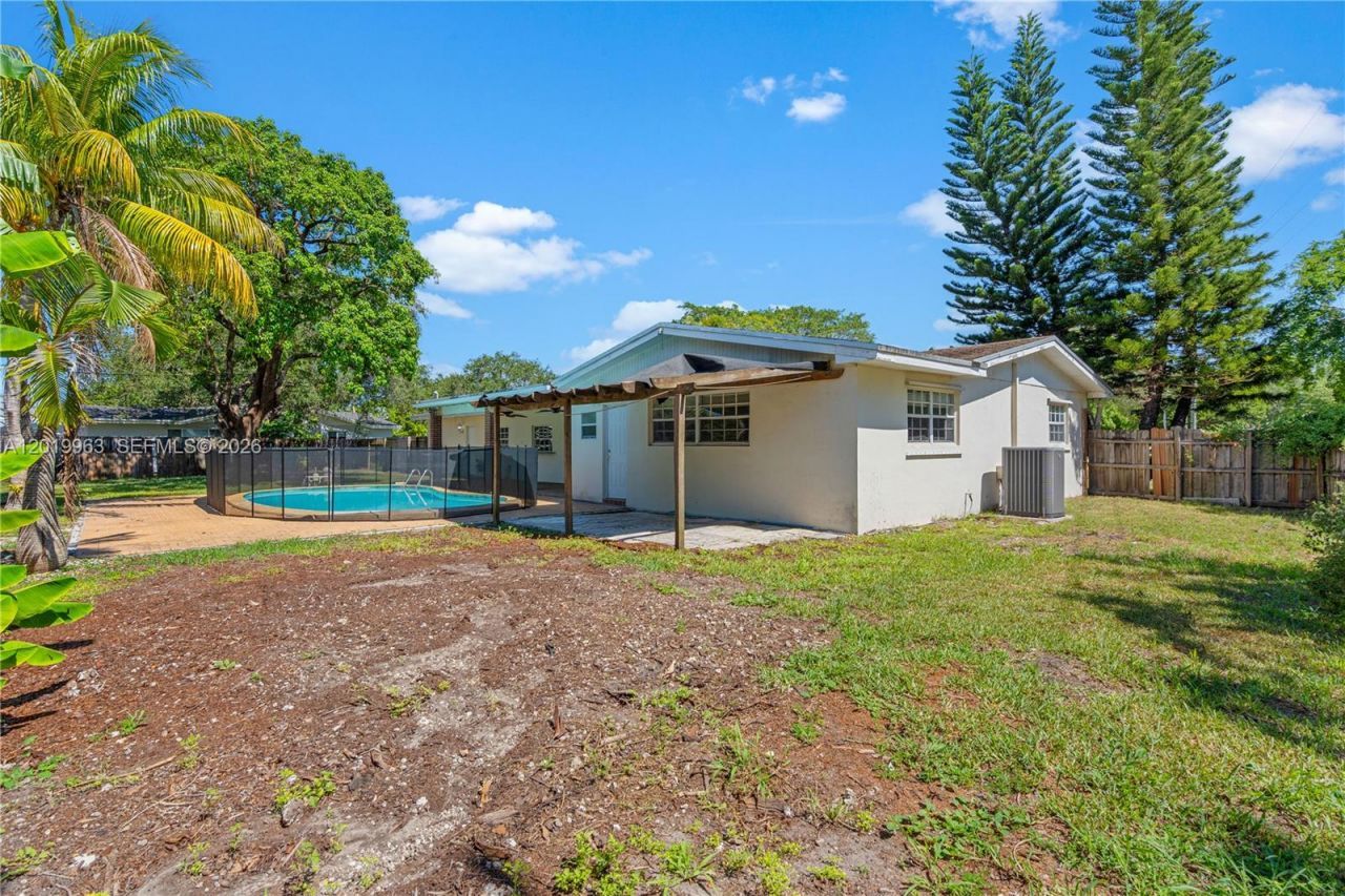 8200 SW 164th St, Palmetto Bay, FL 33157 Photo