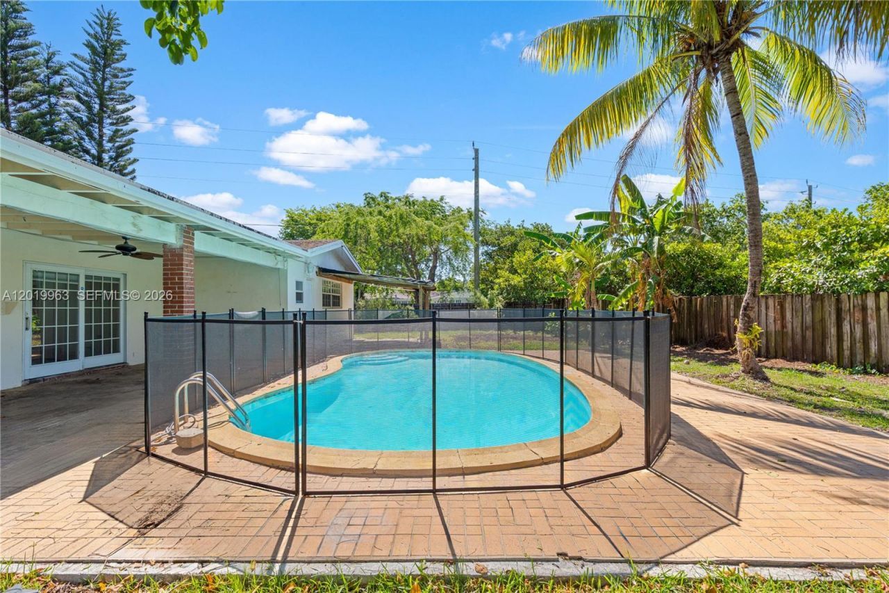 8200 SW 164th St, Palmetto Bay, FL 33157 Photo