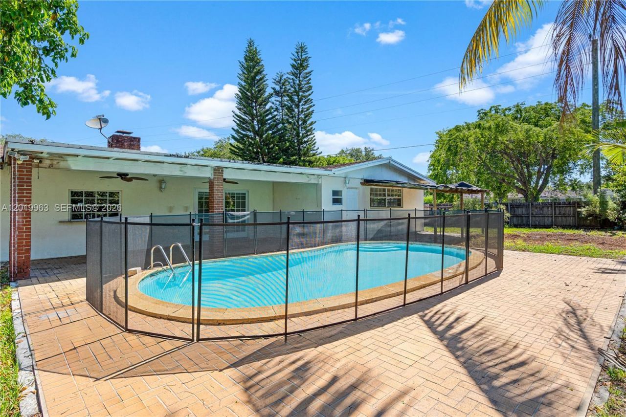 8200 SW 164th St, Palmetto Bay, FL 33157 Photo