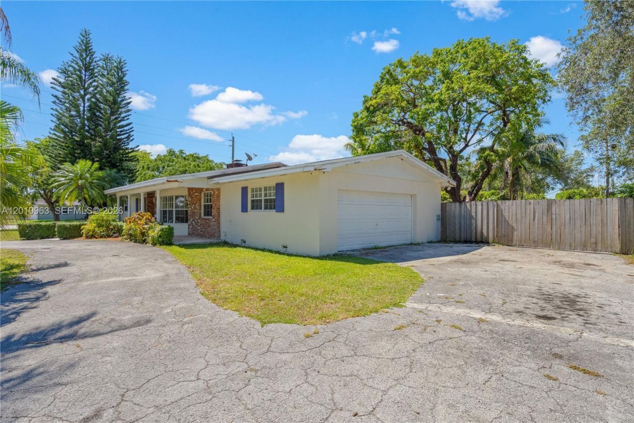 8200 SW 164th St, Palmetto Bay, FL 33157 Photo