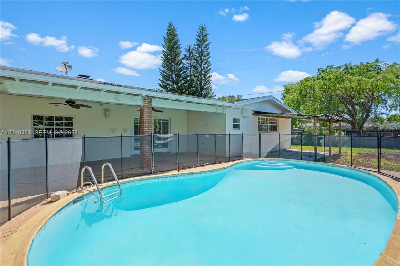 8200 SW 164th St, Palmetto Bay, FL 33157 Photo