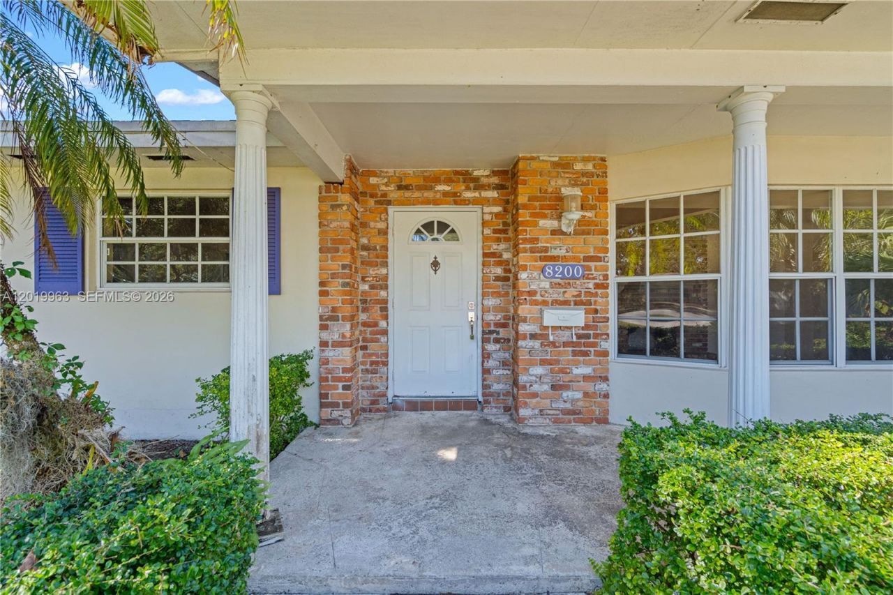 8200 SW 164th St, Palmetto Bay, FL 33157 Photo