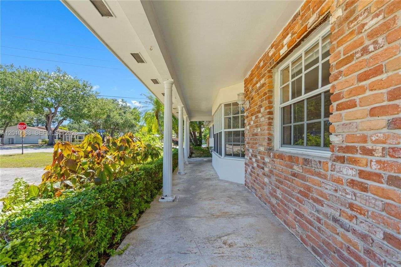 8200 SW 164th St, Palmetto Bay, FL 33157 Photo