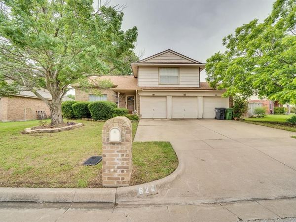 622 Lemon Drive, Arlington, TX 76018