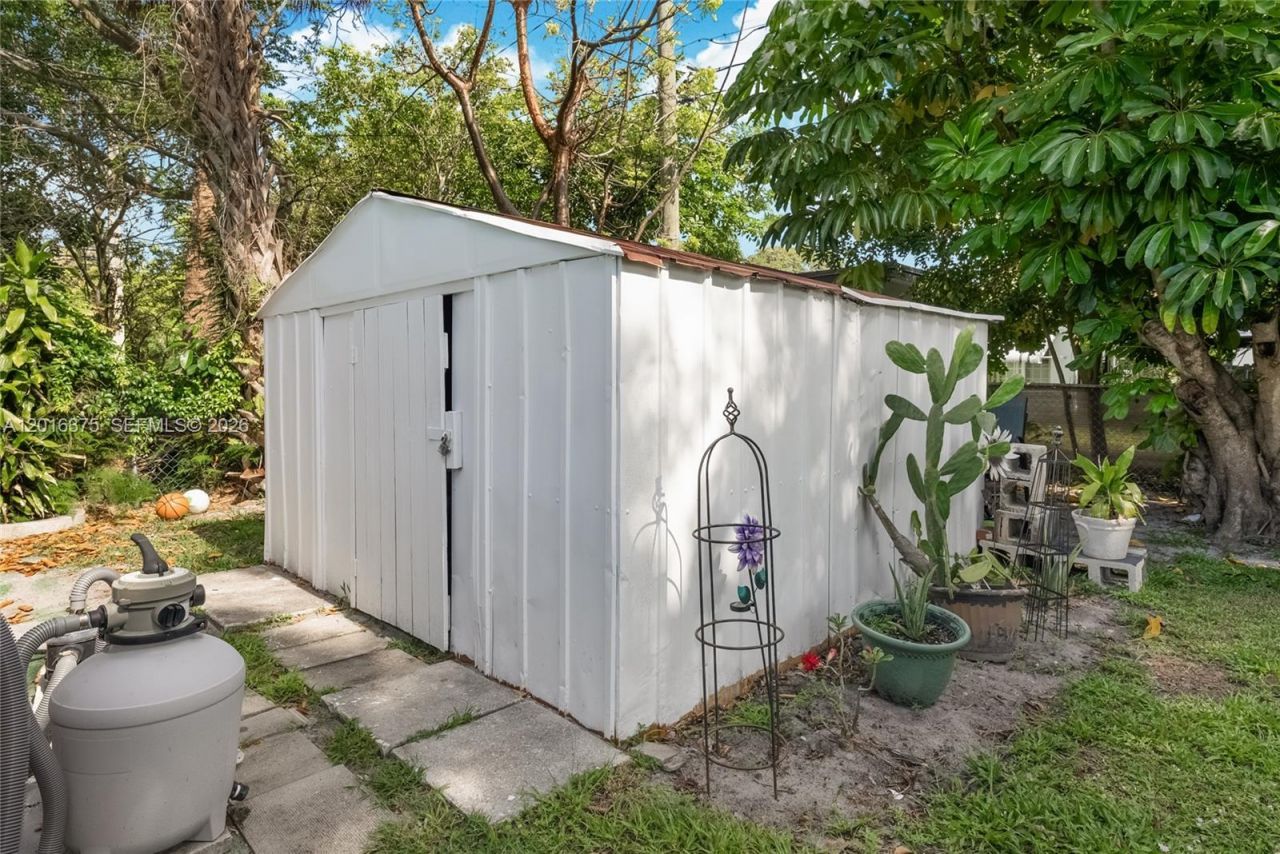2747 Dewey St , Hollywood, FL 33020 Photo