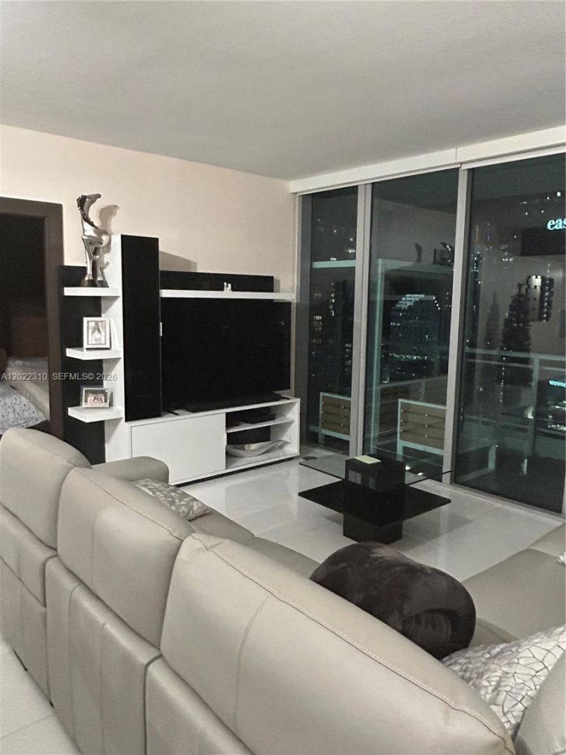 92 SW 3rd St , Unit 3703, Miami, FL 33130 Photo