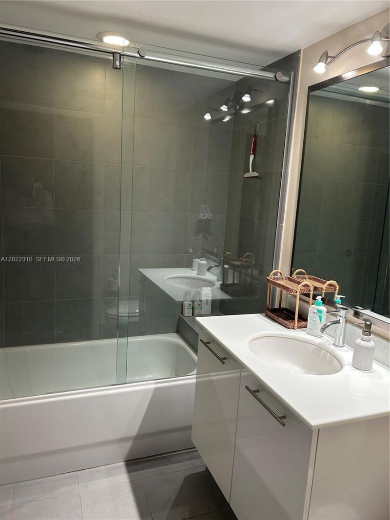 92 SW 3rd St , Unit 3703, Miami, FL 33130 Photo