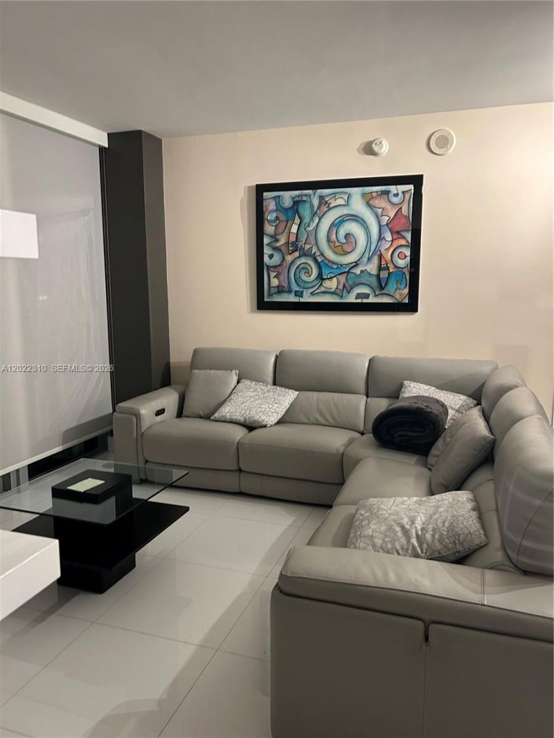92 SW 3rd St , Unit 3703, Miami, FL 33130 Photo