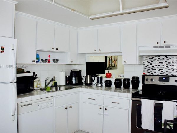 18555 NE 14th Ave , Unit 702A, Miami, FL 33179
