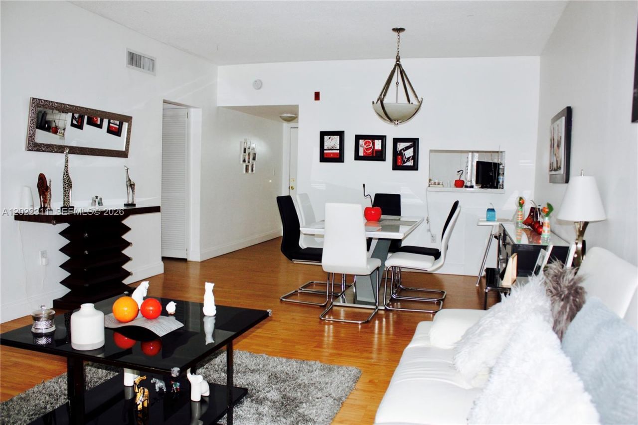 18555 NE 14th Ave , Unit 702A, Miami, FL 33179 Photo