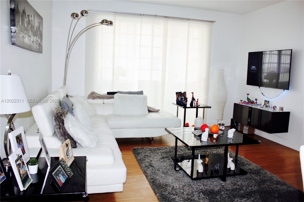 18555 NE 14th Ave , Unit 702A, Miami, FL 33179 Photo