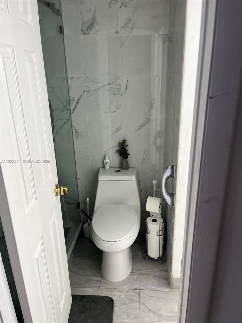 18555 NE 14th Ave , Unit 702A, Miami, FL 33179 Photo