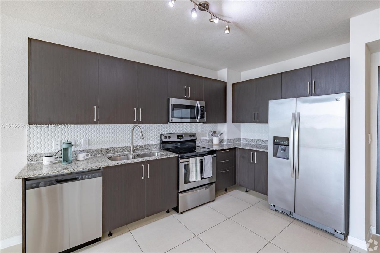 2001 NW 67th St, Unit 414, West Miami, FL 33147 Photo