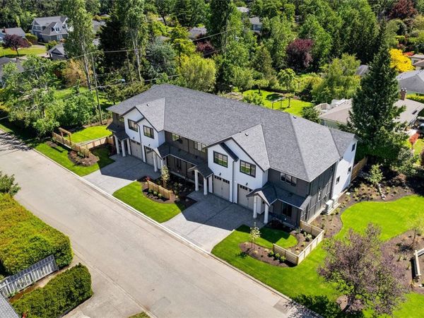 3333 Henderson Rd, Unit #4, Oak Bay, BC V8Z 3P3