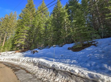 1607 Southern Pines Drive, South Lake Tahoe, CA 96150 Photo