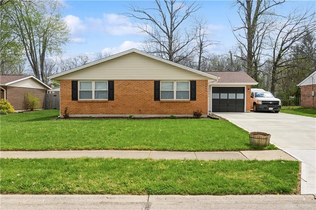 2246 Chapel Drive, Fairborn, OH 45324 Main Photo