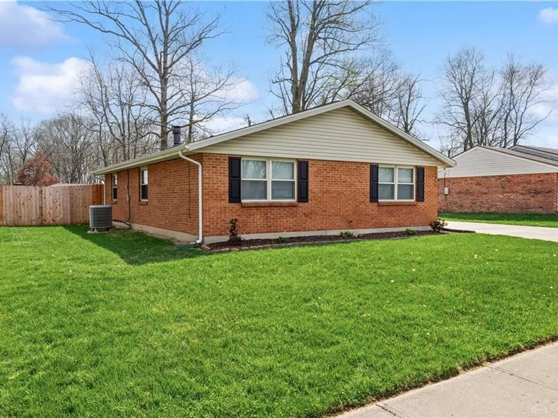 2246 Chapel Drive, Fairborn, OH 45324 Photo 2
