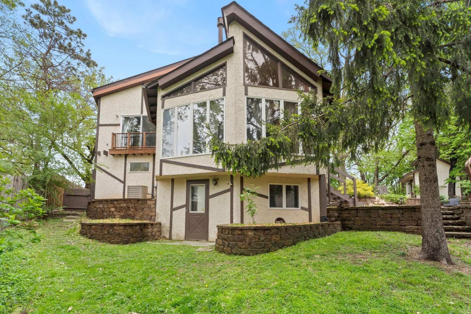 1 Tip Top Lane , Mahtomedi, MN 55115