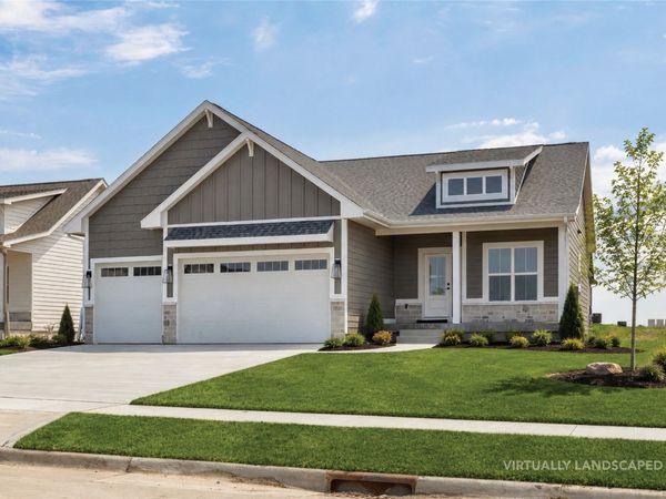 17526 Northview Drive, Urbandale, IA 50323