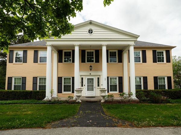 229 Indian Creek Ct, Fox Point, WI 53217