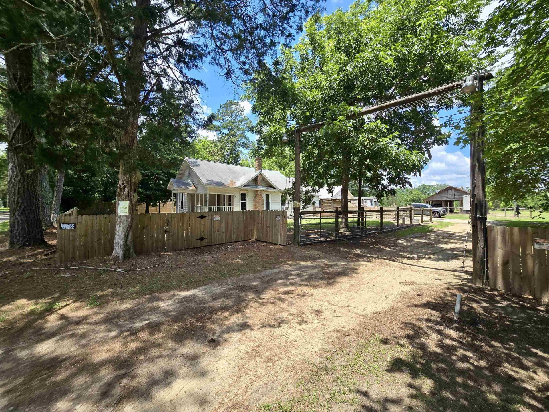 8497 Sycamore Road , Greensboro, FL 32351 Photo