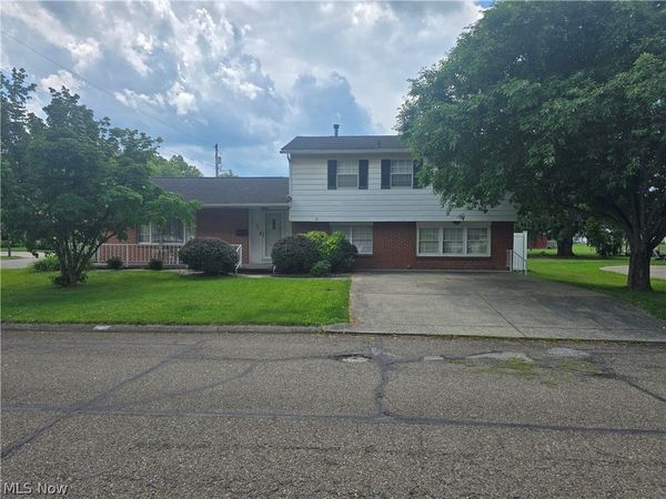 206 E 5th Street, Williamstown, WV 26187