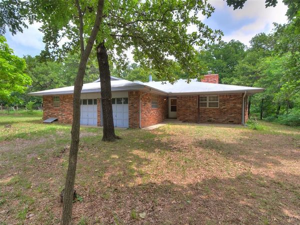 2 Lakewood Drive, McLoud, OK 74851