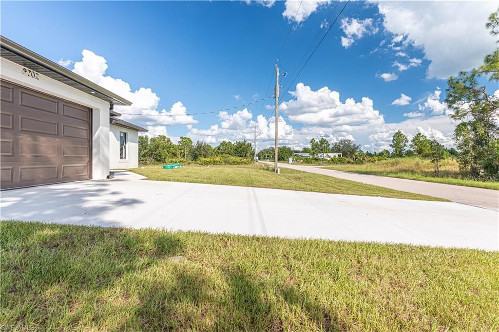 2710 42nd St W, Lehigh Acres, FL 33971 Photo