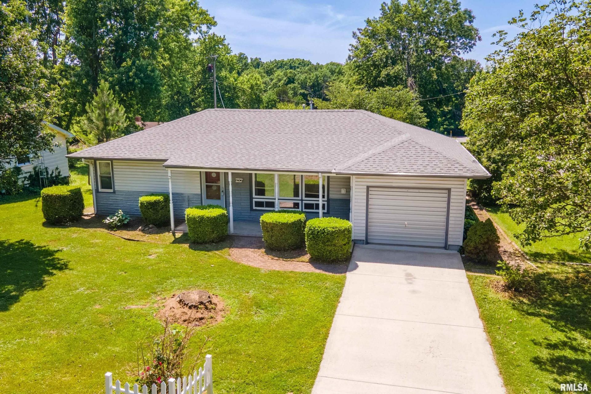 326 N Fly Avenue, Goreville, IL 62939 Main Photo