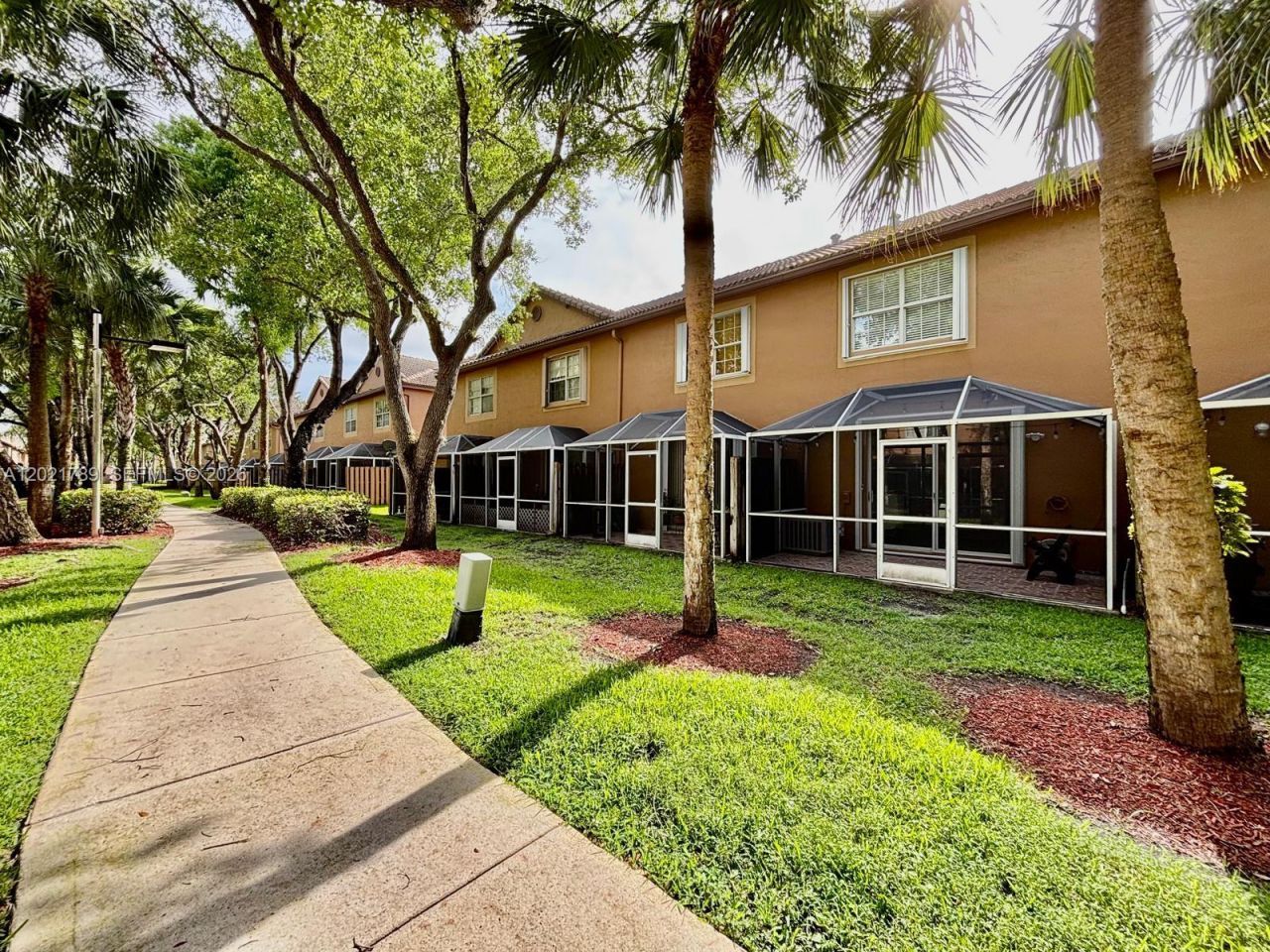 1498 Barcelona Way , Unit 3-21, Weston, FL 33327 Photo
