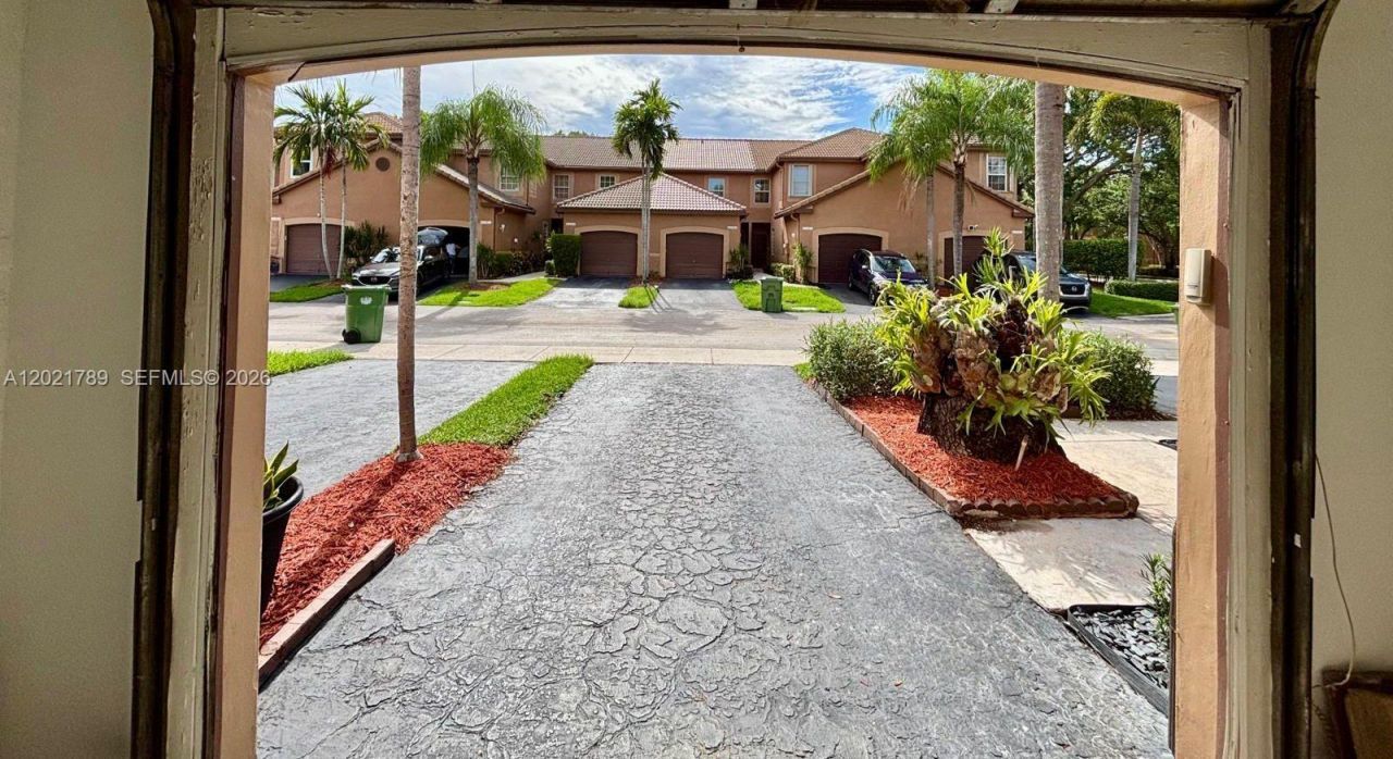 1498 Barcelona Way , Unit 3-21, Weston, FL 33327 Photo