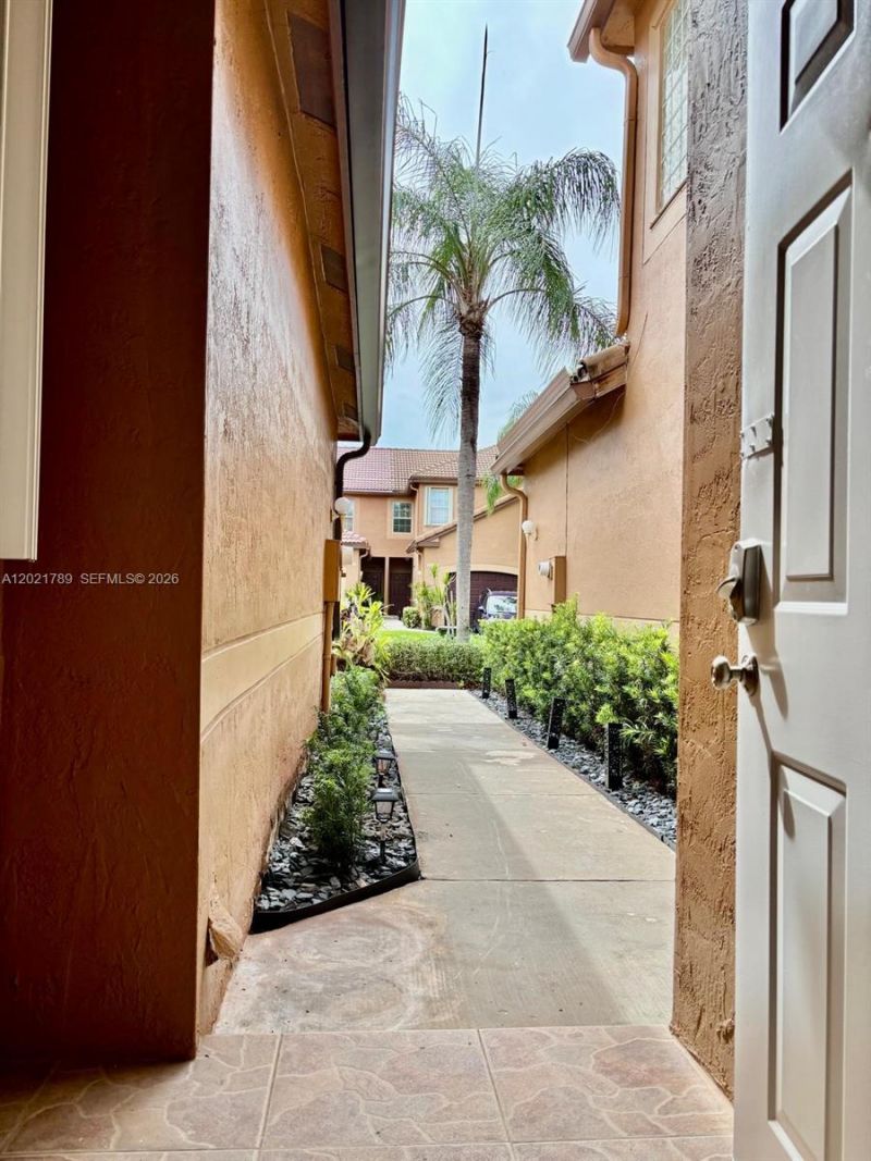 1498 Barcelona Way , Unit 3-21, Weston, FL 33327 Photo