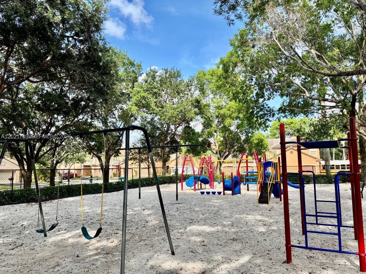 1498 Barcelona Way , Unit 3-21, Weston, FL 33327 Photo