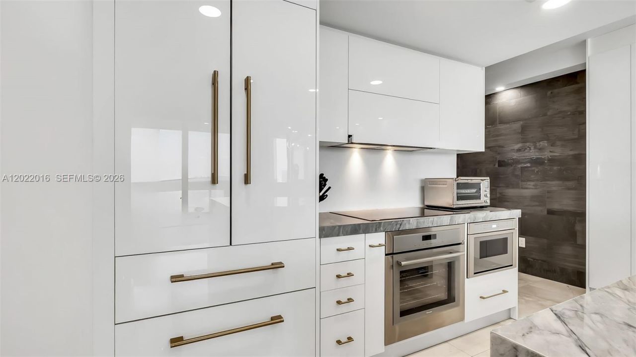 5875 Collins Ave, Unit 1807, Miami Beach, FL 33140 Photo