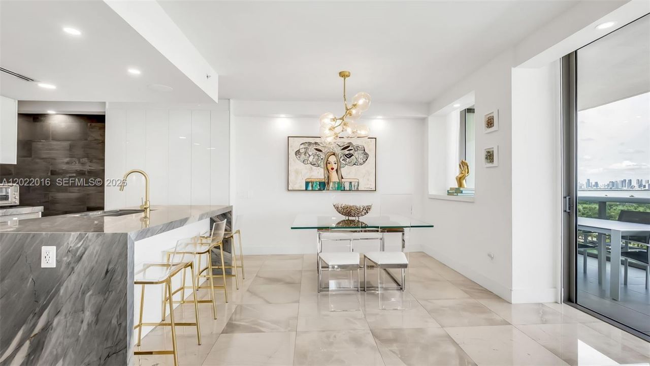 5875 Collins Ave, Unit 1807, Miami Beach, FL 33140 Photo