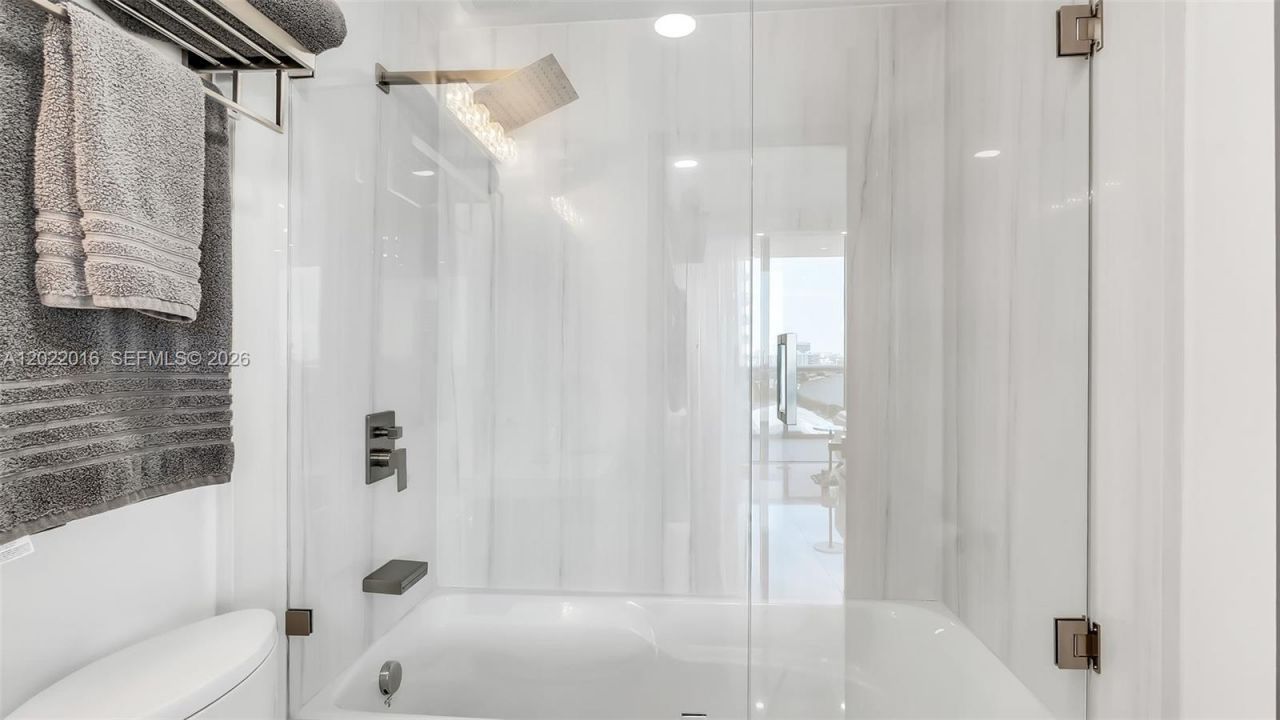 5875 Collins Ave, Unit 1807, Miami Beach, FL 33140 Photo