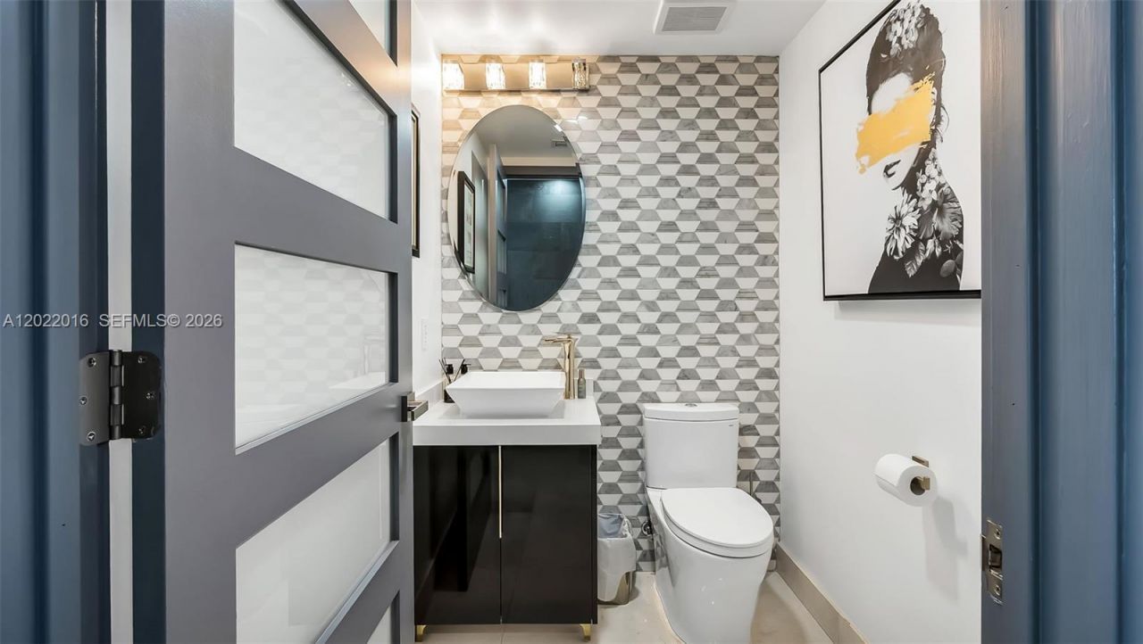 5875 Collins Ave, Unit 1807, Miami Beach, FL 33140 Photo