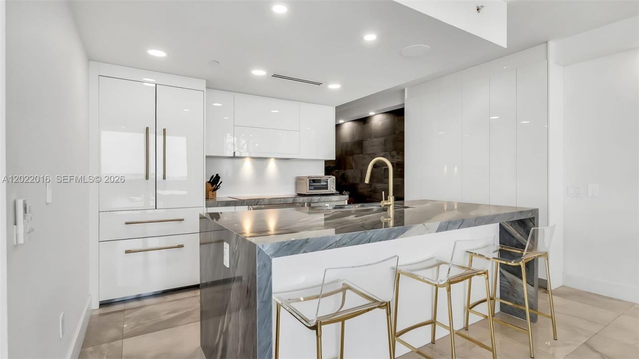 5875 Collins Ave, Unit 1807, Miami Beach, FL 33140 Photo