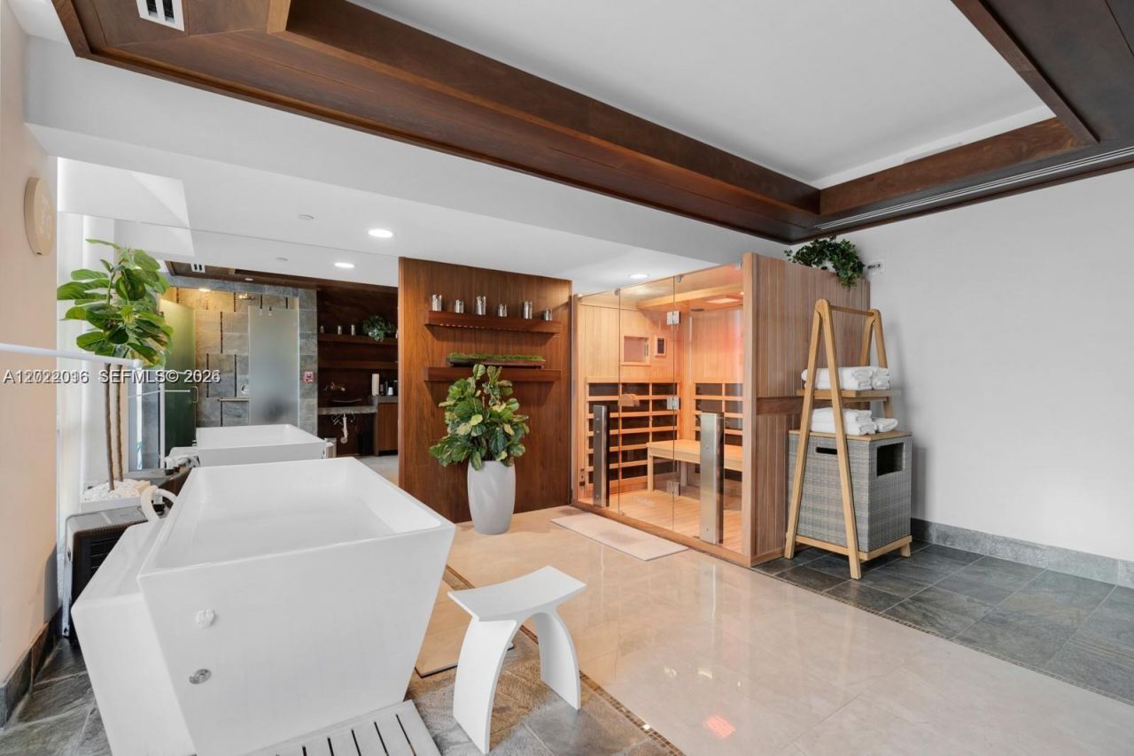 5875 Collins Ave, Unit 1807, Miami Beach, FL 33140 Photo