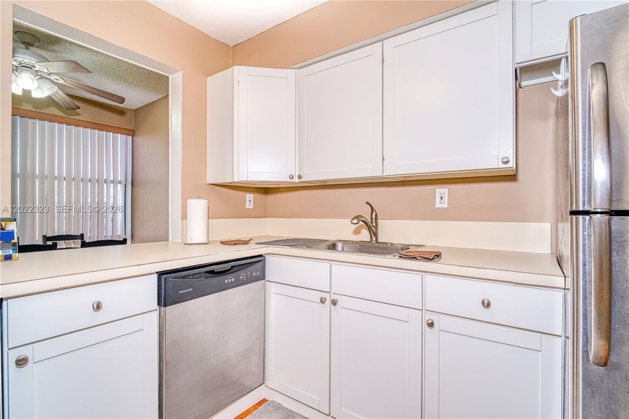 200 177th Dr , Unit 519, Sunny Isles Beach, FL 33160 Photo