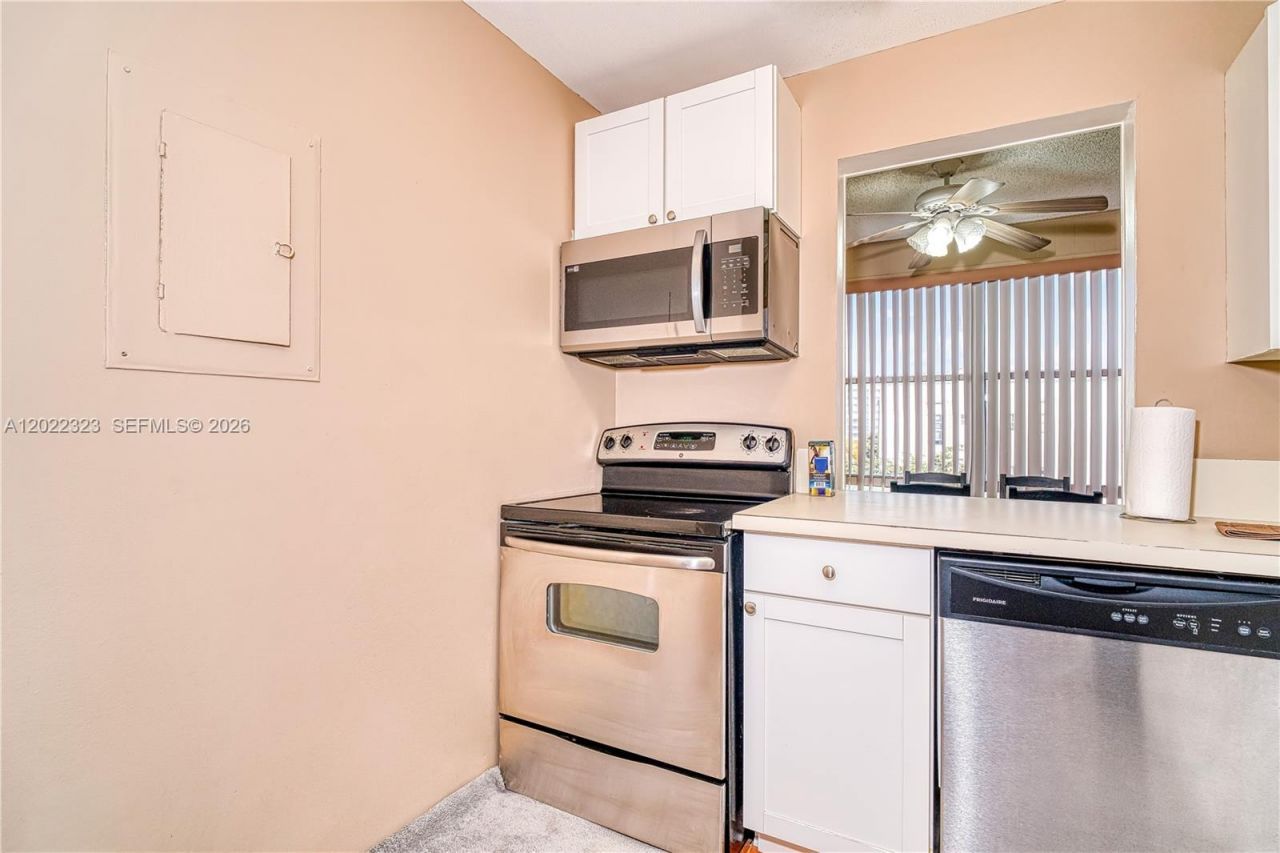 200 177th Dr , Unit 519, Sunny Isles Beach, FL 33160 Photo