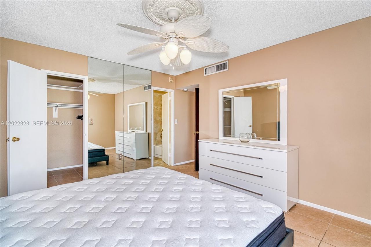200 177th Dr , Unit 519, Sunny Isles Beach, FL 33160 Photo