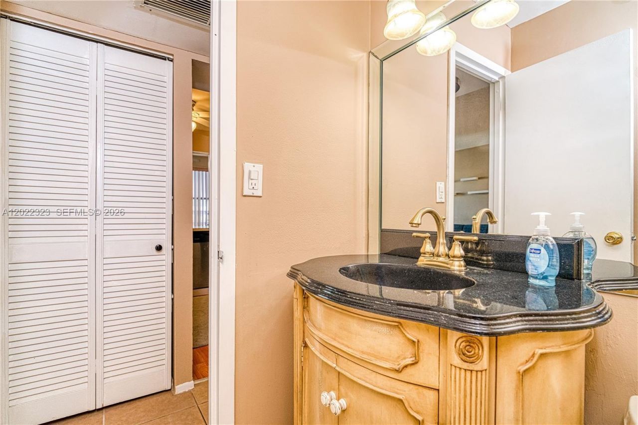 200 177th Dr , Unit 519, Sunny Isles Beach, FL 33160 Photo