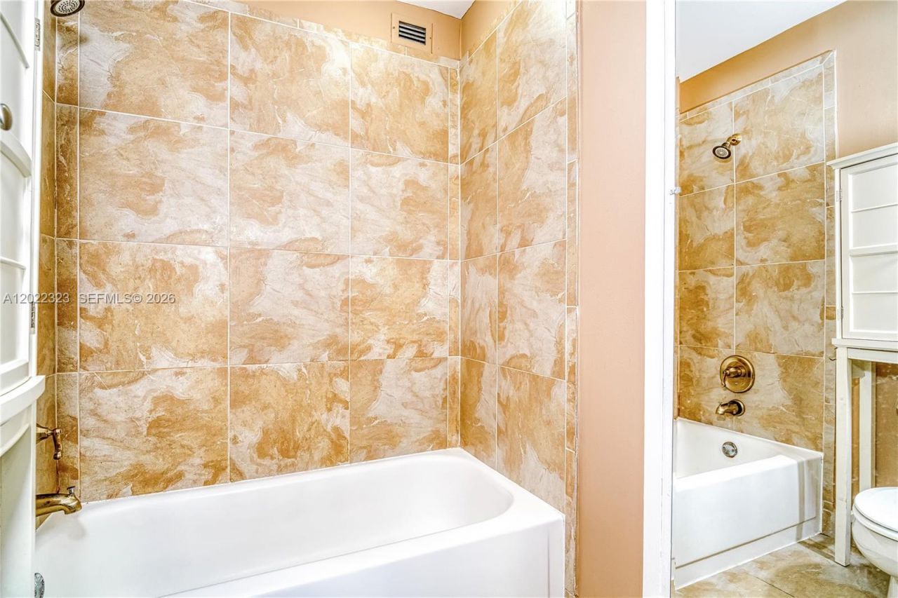 200 177th Dr , Unit 519, Sunny Isles Beach, FL 33160 Photo