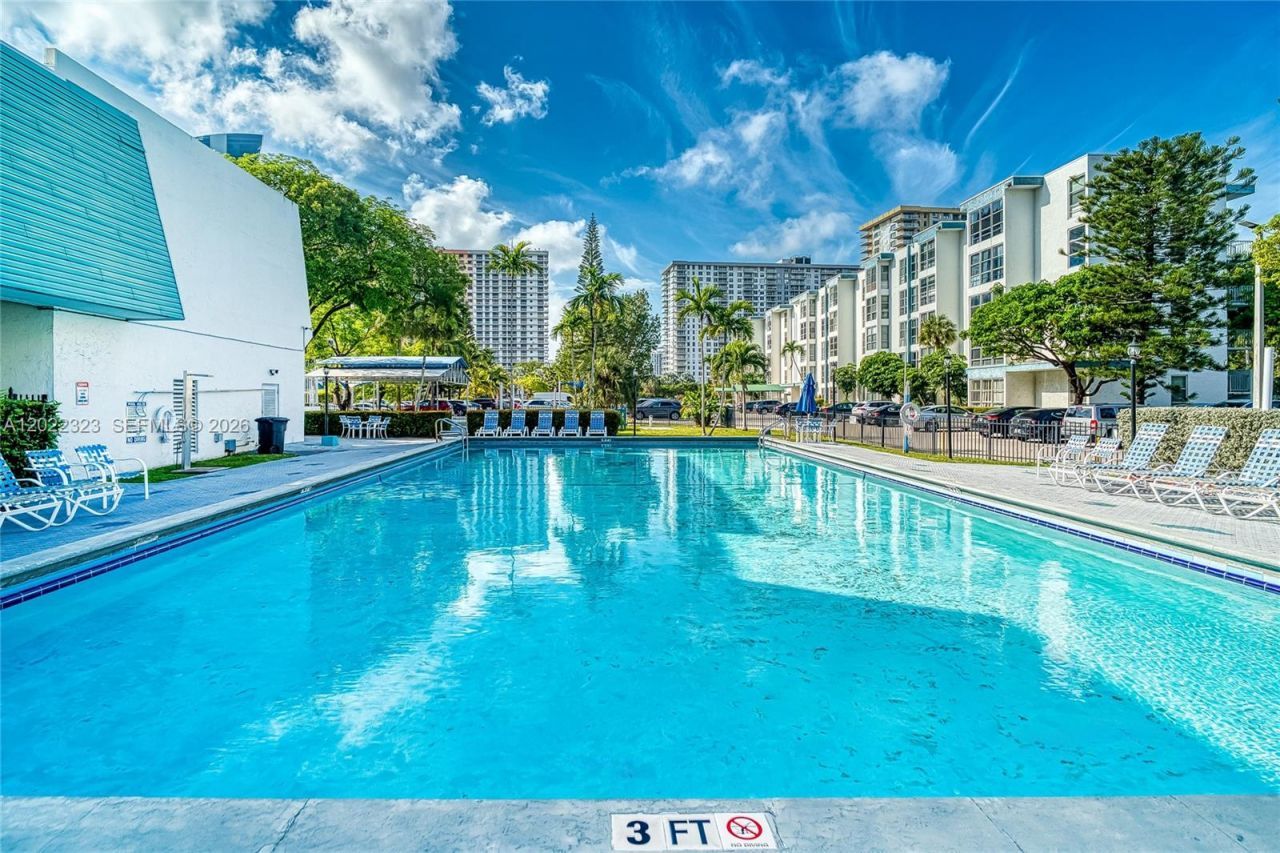 200 177th Dr , Unit 519, Sunny Isles Beach, FL 33160 Photo