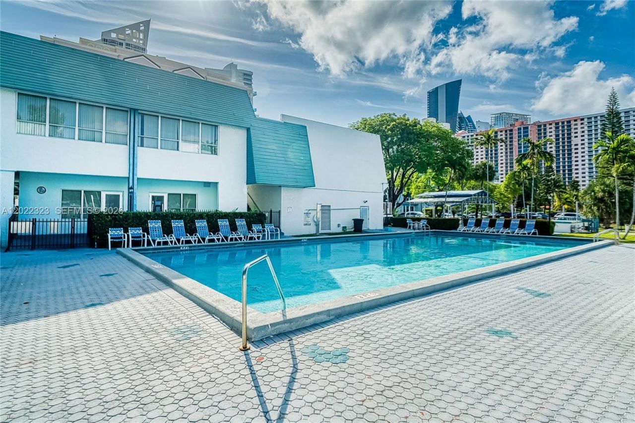 200 177th Dr , Unit 519, Sunny Isles Beach, FL 33160 Photo