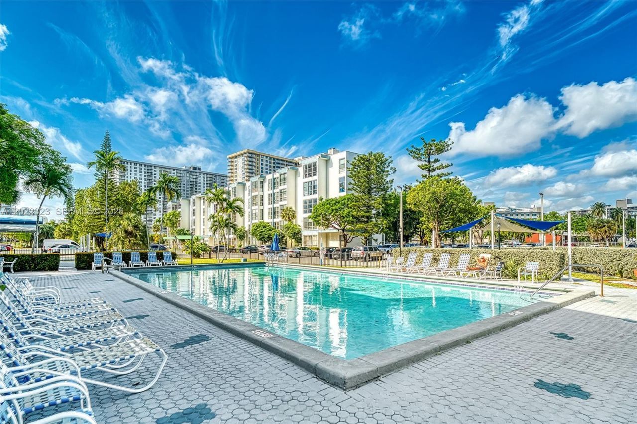 200 177th Dr , Unit 519, Sunny Isles Beach, FL 33160 Photo