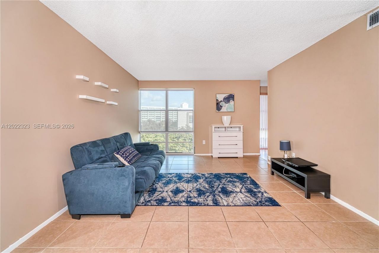 200 177th Dr , Unit 519, Sunny Isles Beach, FL 33160 Photo