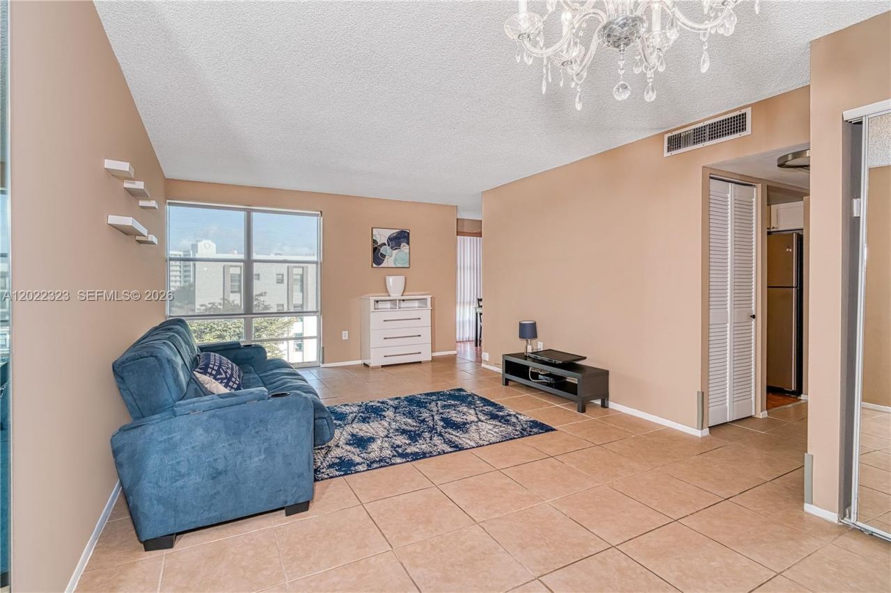200 177th Dr , Unit 519, Sunny Isles Beach, FL 33160 Photo